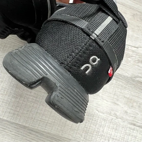 ON RUNNING ON CLOUD 6 Jet Black Performance Sneakers Size 8 - Picture 12 of 16